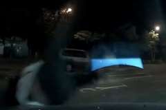 歩道を走行してきた自転車がスタンドから出ようとした車に激突！