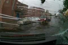 盗まれた友人のバイクを発見！追跡し蹴りを入れて転倒させ逮捕