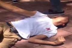 少年同士によるケンカは激しい痙攣で終わる・・・