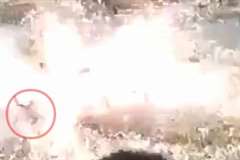 花火の暴発に巻き込まれた少年