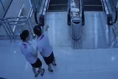 中国のエスカレーター死亡事故で従業員が5分前に異常箇所に気付いていたことが判明