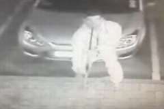 ショットガン？で顎の下から頭部を撃ち抜き自殺する男性