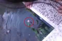 服毒自殺を図った上で橋の上から飛び降りる男性