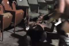 高さ7メートルの3階席から空中殺法を見せたレスラーがコンクリートの床に激突！