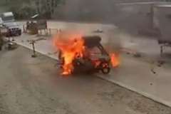 フィリピンで三輪タクシーが衝突炎上！・・・乗員2人が死亡