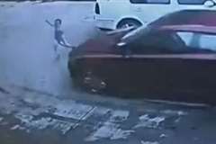 車に轢かれた子供が絶望的かと思いきや・・・