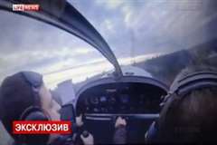 飛行機が墜落する様子が映されたコックピットカメラの映像