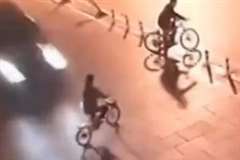 自転車の女性が猛スピードの車に40メートル撥ね飛ばされ死亡