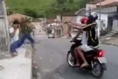 男性が銃殺される瞬間の映像と思いきや・・・