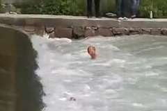 溺れている釣り人を助けようと果敢に飛び込んだ男性死亡