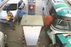 天然ガスを燃料とするバスが大爆発する