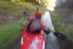 カヤックでスリル満点のウォータースライダー！