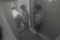 エレベーターが急に動き出しベビーカーごと乗り込もうとした女性が挟まれ死亡