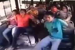 満員のバスが衝突事故を起こすと車内はこうなる