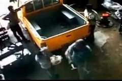 口論の末相手の頭をハンマーで強烈に打ちのめす男