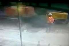 工事現場で水道管が爆発し作業員1人が死亡