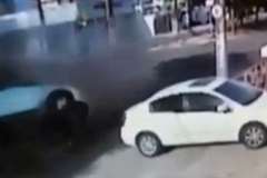 交差点内で車同士が激しく衝突し男性ドライバー死亡