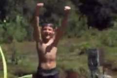 水溜りの排水口に少年と老人が吸い込まれたその後・・・