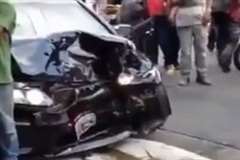 暴走車に撥ね飛ばされ瀕死の重傷を負った女性