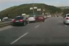 急な車線変更で事故は起こる