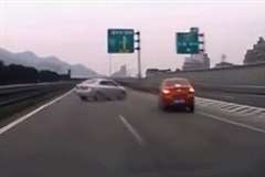 高速道路の出口を間違えた車のありえない行動で無関係の車が事故に遭う