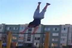 鉄棒で大車輪やったら肩が！！