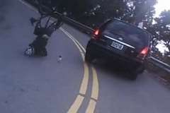 道路に顔面から転倒したサイクリストの首が酷い事に・・・