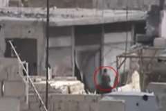 スナイパーに狙撃され頭が吹き飛ぶ！