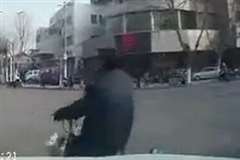 周囲の状況など気にしない・・・我が道を行く2輪車達が怖すぎる