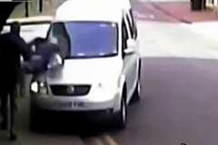 こんなドライバーがいる限り歩行者も気を抜けない・・・という事故