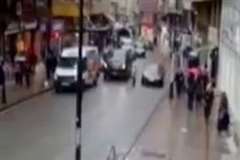 駐車車両の陰から飛び出した子供が車に撥ねられ死亡