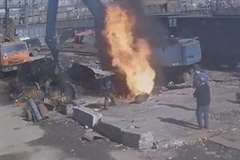 工事現場で転がっていたガスボンベに火をつけたら重機が全焼した