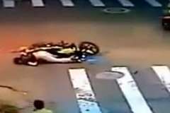 信号の変わりばなに起こりがちな歩行者とバイクの事故