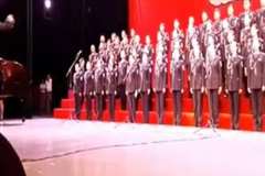 80人の重みに耐えきれなかったステージ・・・突然崩壊し８人が負傷、内２人が重傷